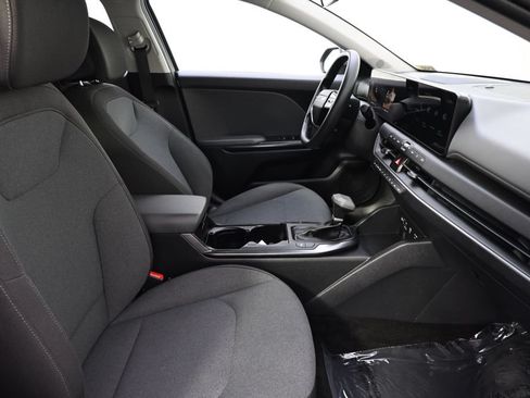 Used 2025 Kia K4 FWD image 16