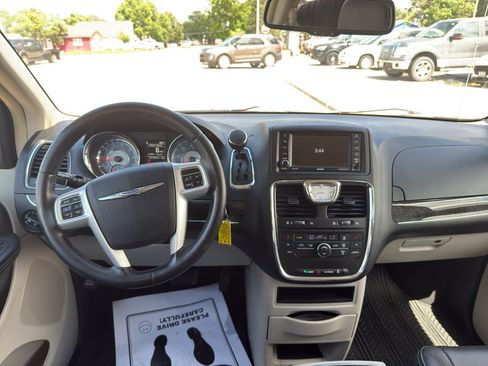 Used 2014 Chrysler Town & Country Touring FWD image 6