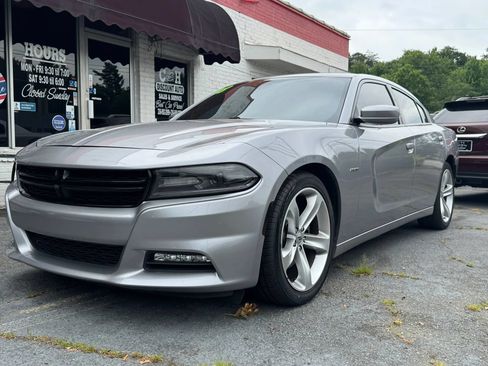 Used 2018 Dodge Charger R/T RWD image 6
