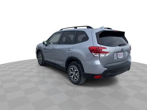Used 2020 Subaru Forester Premium image 8