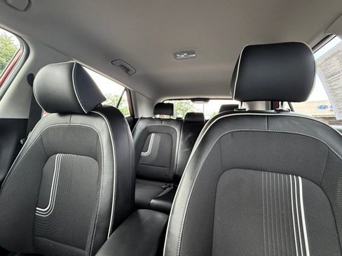 Used 2023 Hyundai Venue Limited w/ Cargo Package FWD image 25
