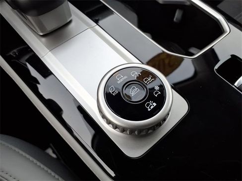 Used 2025 Mitsubishi Outlander AWD image 24