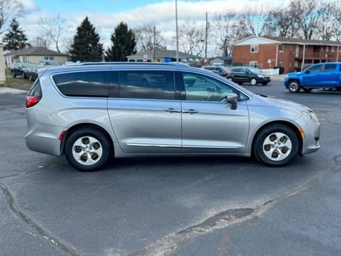 Used 2017 Chrysler Pacifica Touring-L Plus w/ Advanced Safetytec Group image 9
