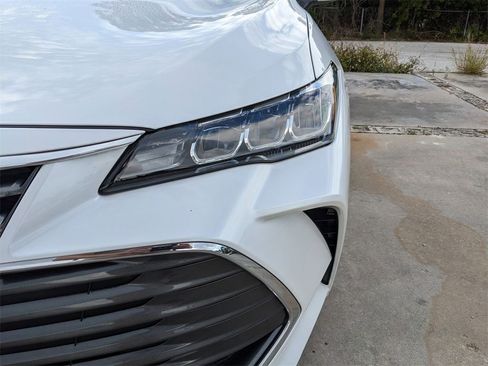 Used 2019 Toyota Avalon XLE w/ Moonroof Package image 10