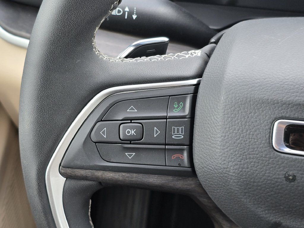 Used 2025 Jeep Grand Cherokee Limited RWD image 32