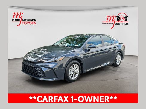 Used 2025 Toyota Camry LE w/ Convenience Package FWD image 1