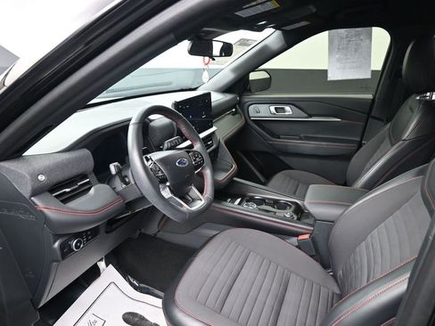 Used 2025 Ford Explorer ST-Line w/ ST-Line Street Pack image 25