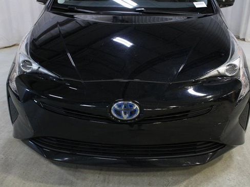 Used 2017 Toyota Prius Three image 33
