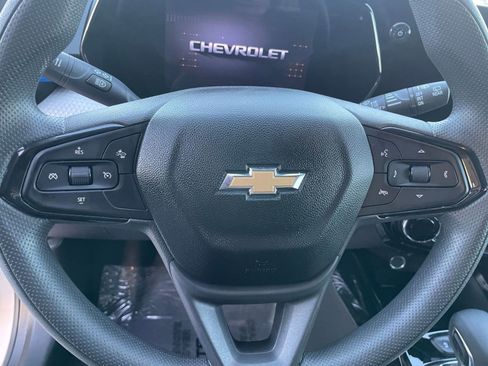 Used 2025 Chevrolet Trax LT image 28