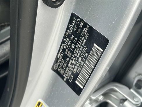 Used 2023 Hyundai Venue SEL image 11