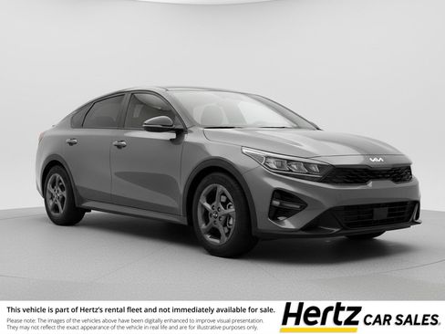 Used 2025 Kia K4 LXS image 1