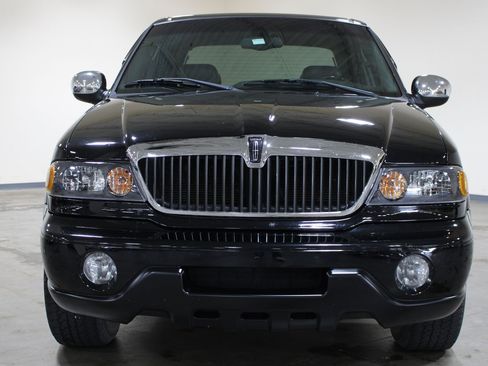 Used 2002 Lincoln Blackwood RWD image 4