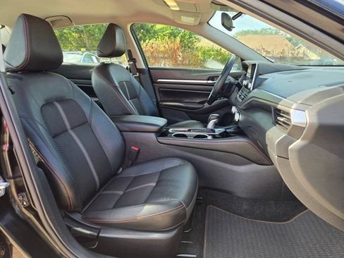 Used 2025 Nissan Altima 2.5 SR FWD image 29