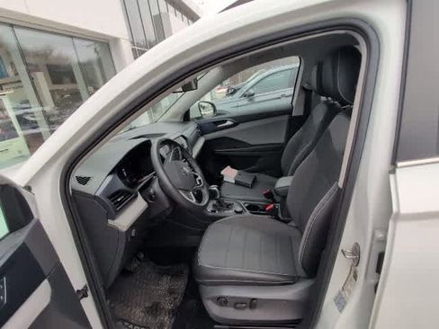 Certified 2022 Volkswagen Taos SE w/ Panoramic Sunroof Package image 14