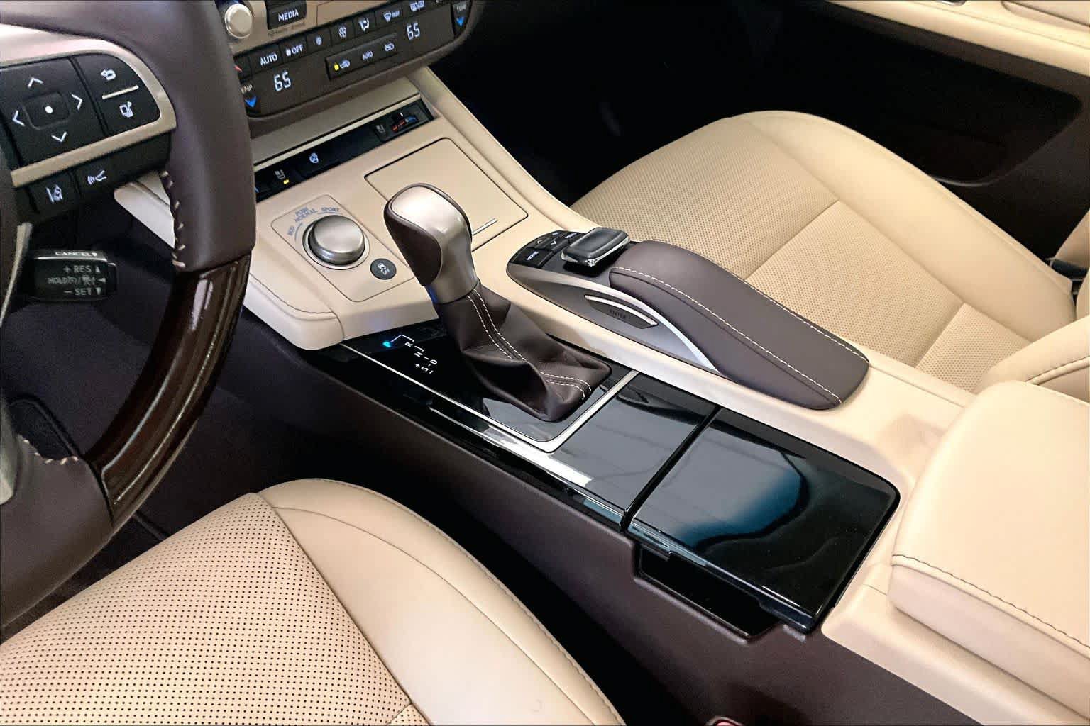 Used 2018 Lexus ES 350 w/ Navigation System Package FWD image 14