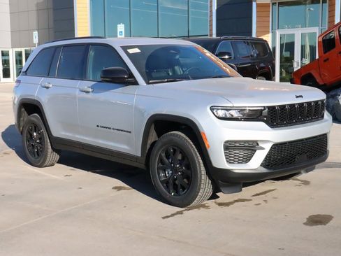 New 2025 Jeep Grand Cherokee Altitude image 1