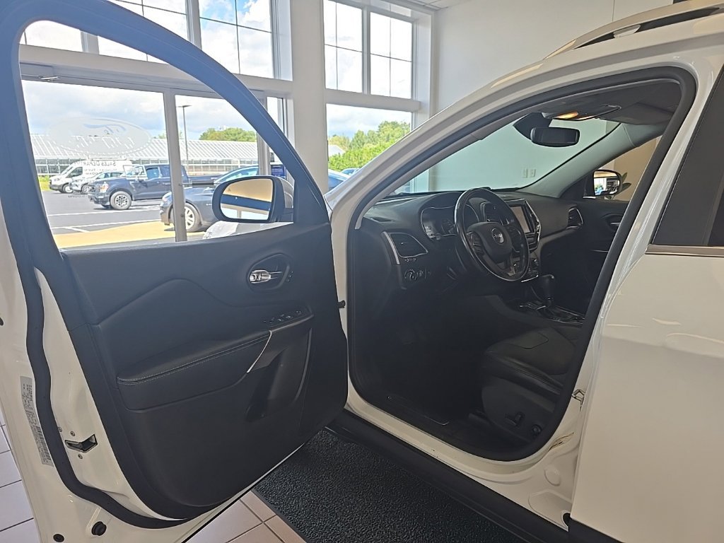 Used 2019 Jeep Cherokee Limited AWD/4WD image 13