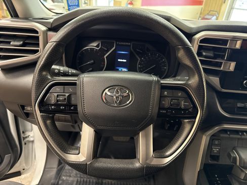 Used 2022 Toyota Tundra SR5 w/ SR5 Convenience Package AWD/4WD image 27