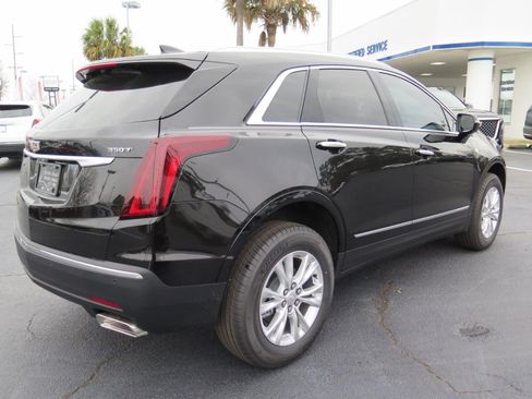 New 2026 Cadillac XT5 Luxury image 3