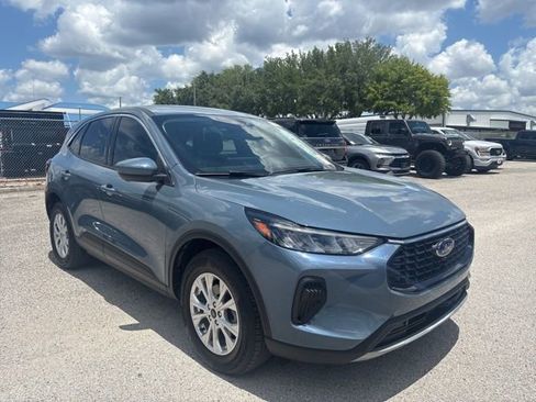 Used 2023 Ford Escape Active w/ Tech Pack #2 AWD/4WD image 3