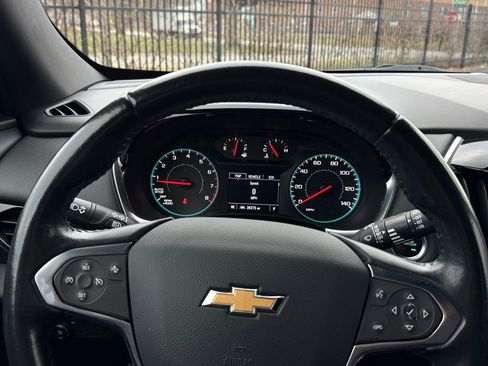 Used 2022 Chevrolet Traverse LT image 18