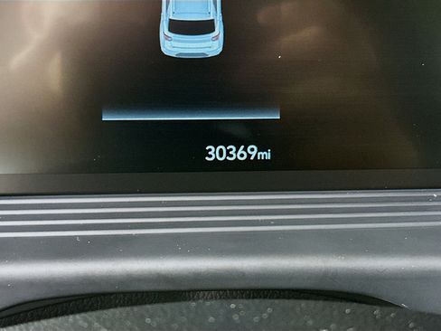Used 2025 Hyundai Venue SEL FWD image 19