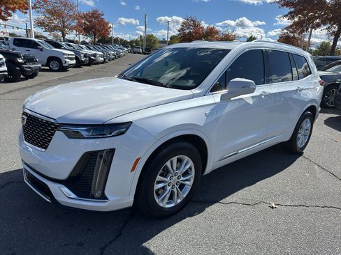 Used 2025 Cadillac XT6 Luxury image 3