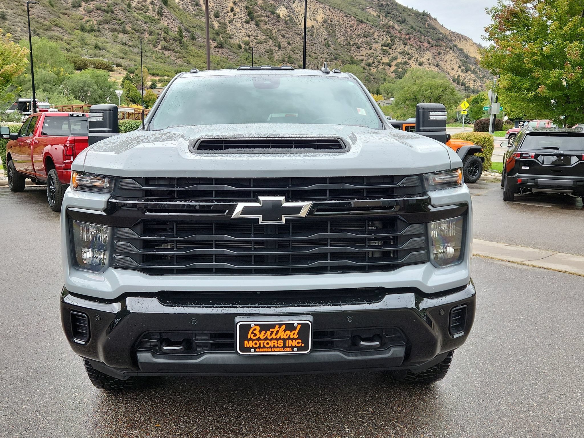 Used 2025 Chevrolet Silverado 2500 Custom w/ Custom Value Package AWD/4WD image 5