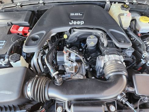 Used 2021 Jeep Wrangler Unlimited Rubicon image 19