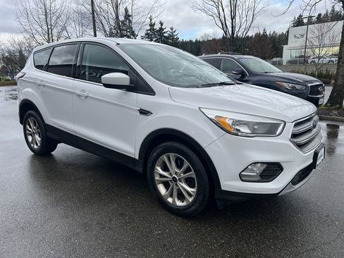 Used 2017 Ford Escape SE image 4