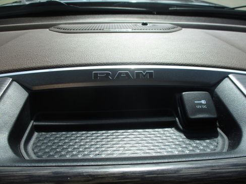 Used 2019 RAM 1500 Laramie image 26