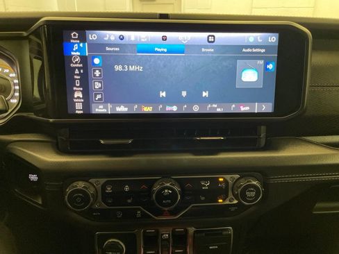 Certified 2025 Jeep Wrangler Unlimited Rubicon w/ Convenience Group AWD/4WD image 16