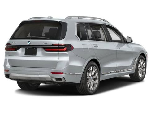 Used 2025 BMW X7 xDrive40i w/ Climate Comfort Package image 2