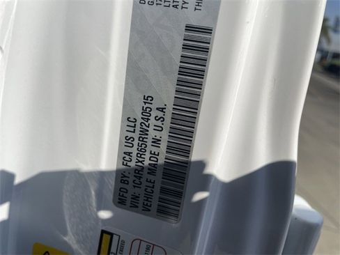 Used 2024 Jeep Wrangler Unlimited Rubicon 4xe image 32