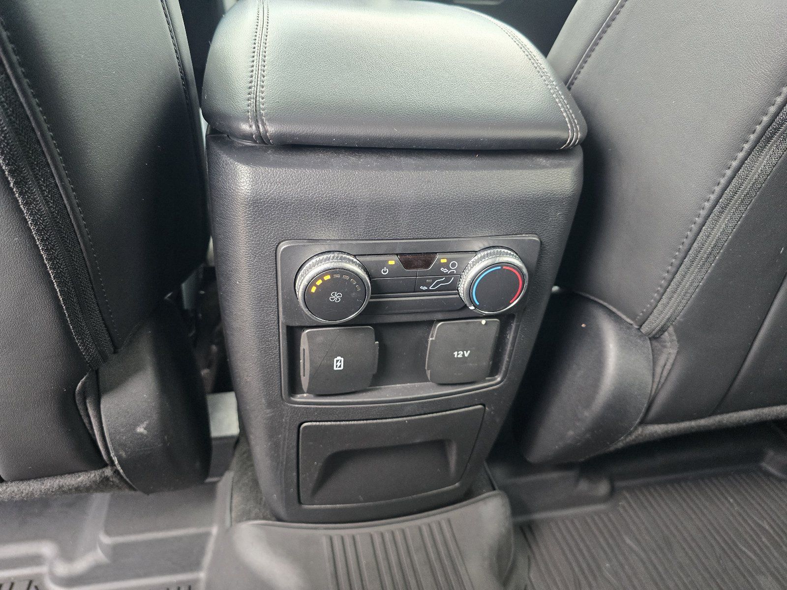 Used 2022 Ford Explorer XLT w/ Equipment Group 202A AWD/4WD image 25