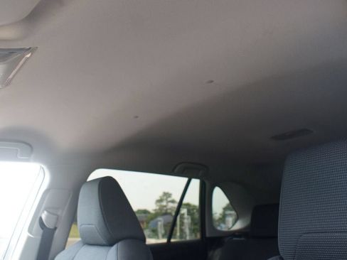 Used 2022 Toyota RAV4 LE AWD/4WD image 6