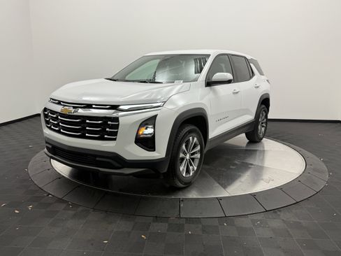 Used 2026 Chevrolet Equinox LT AWD/4WD image 3