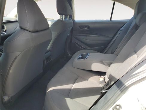 Used 2022 Toyota Corolla LE image 9