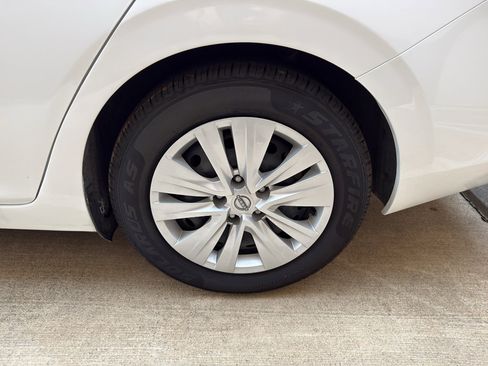 Used 2024 Nissan Sentra S FWD image 27