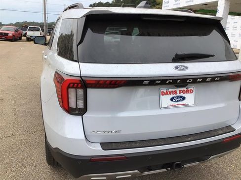 New 2025 Ford Explorer Active w/ Active Comfort Package image 13