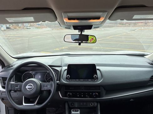 Used 2024 Nissan Rogue S image 14