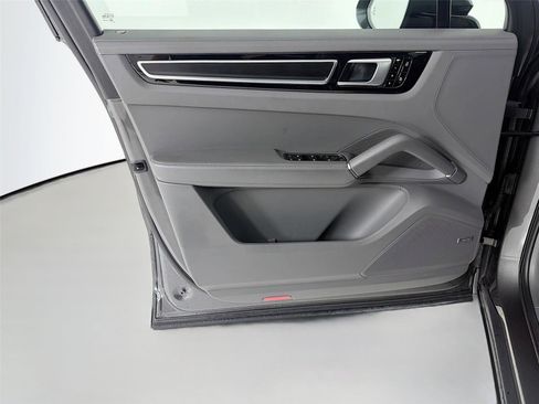 Used 2021 Porsche Cayenne GTS AWD/4WD image 6