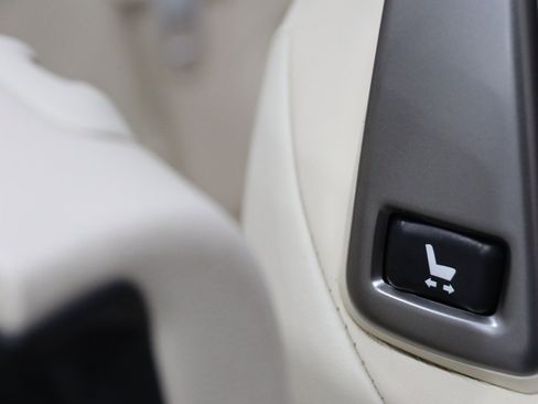 Used 2015 Lexus IS 250C image 44