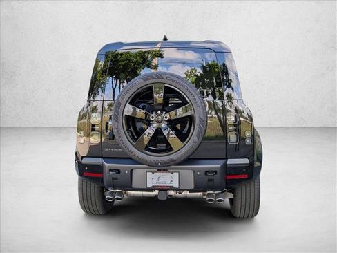 New 2026 Land Rover Defender 110 X-Dynamic SE image 18