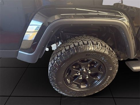 Used 2022 Jeep Gladiator Willys image 25
