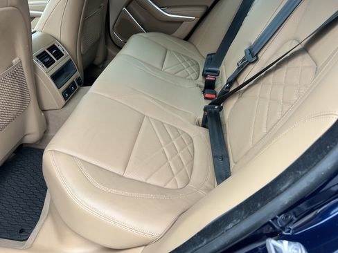 Used 2022 Jaguar XF SE image 32