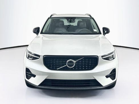 Used 2024 Volvo XC40 B5 Core w/ Protection Package AWD/4WD image 2