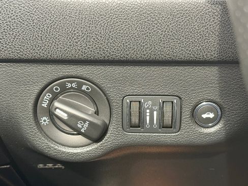 Used 2014 Dodge Charger R/T RWD image 31