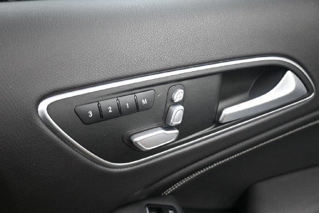 Certified 2020 Mercedes-Benz GLA 250 image 29
