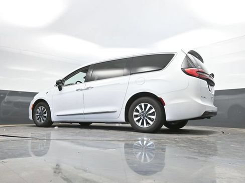 Used 2023 Chrysler Pacifica Limited FWD image 53